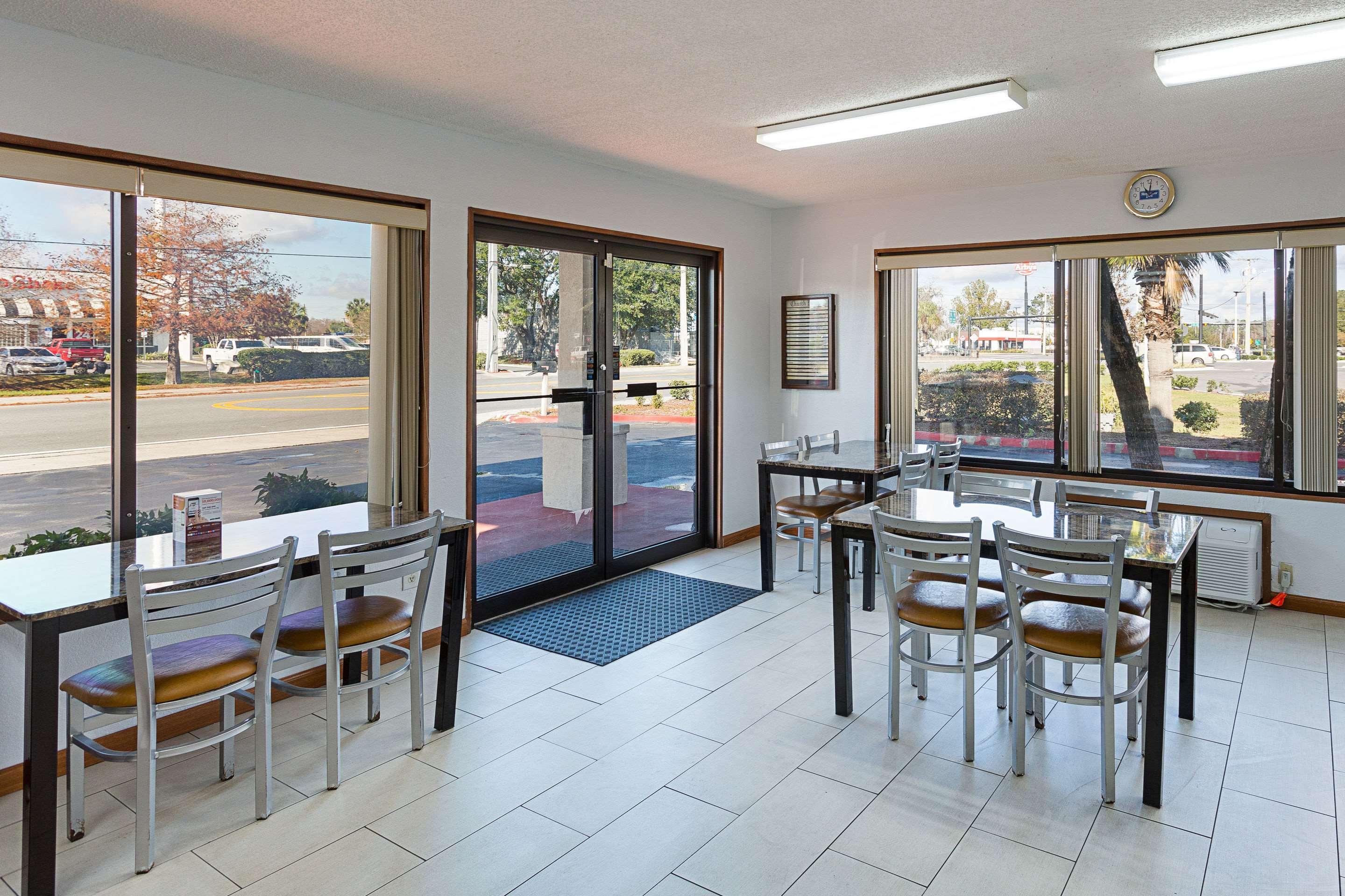 Rodeway I-75 Inn 2*