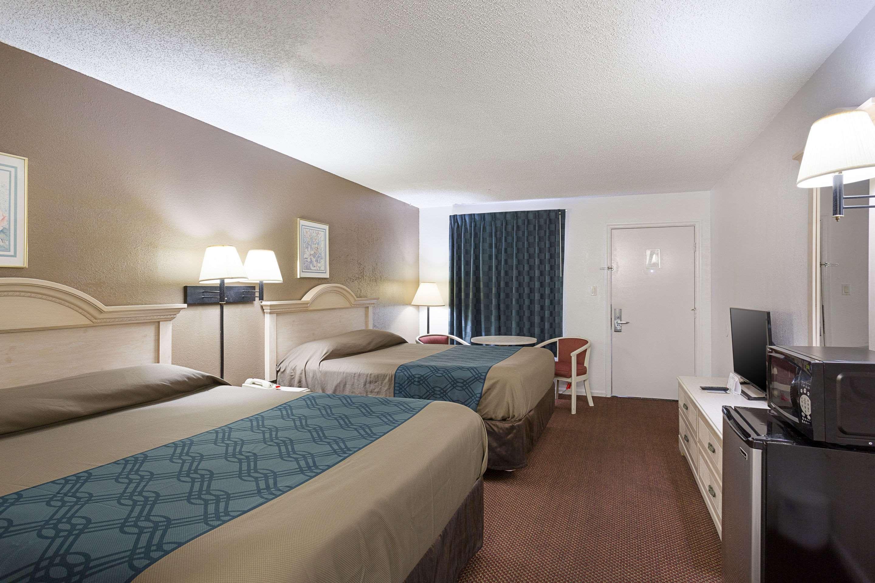 Rodeway I-75 Inn 2*